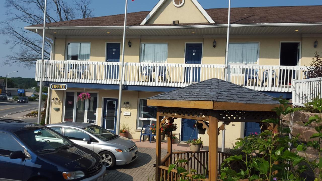 Rainbow Motel